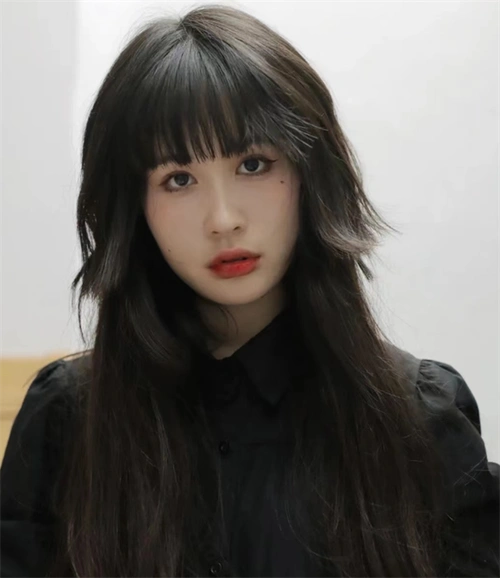 今年流行卷发公主切 款款百搭又瘦脸