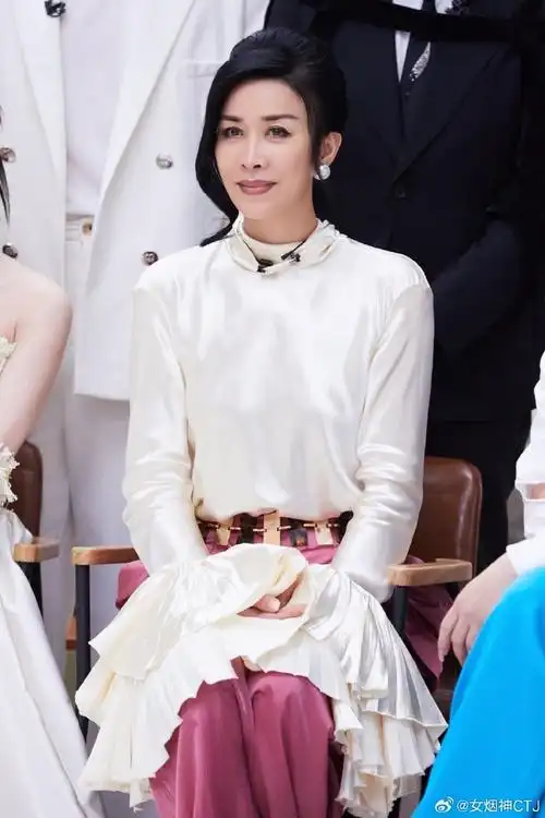 那英  ying na  性别:女  出生日期:1967-11-27  出生地:中国,辽宁