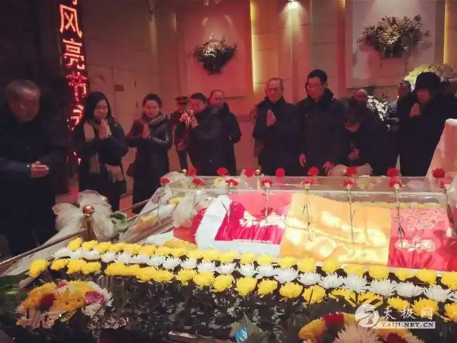 扎西先生遗体告别仪式在咸阳市殡仪馆举行