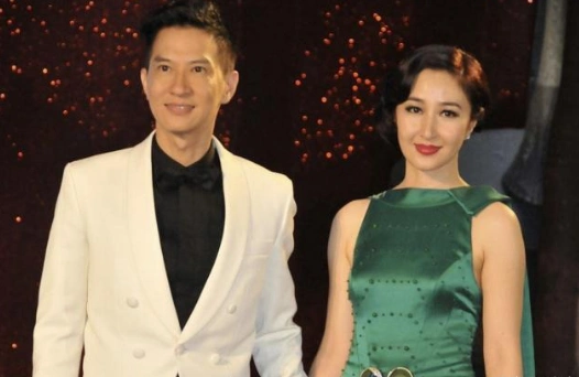 张家辉婚纱照被弃街头 被疑与关咏荷婚姻生变