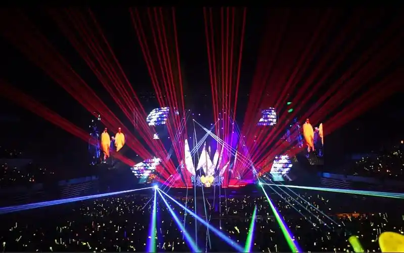 李宇春【冰山舞台效果和灯光】正面看台视角/满满rmb