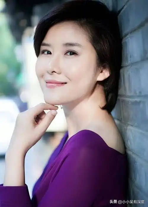 电视女主持人王宁,大气沉稳,她总嫌自己不够漂亮,以知性取胜_节目