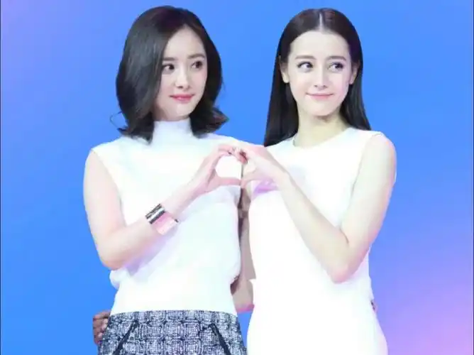 真相呼之欲出?当1米68的热巴撞上1米66的杨幂,谁谎报身高一目了然