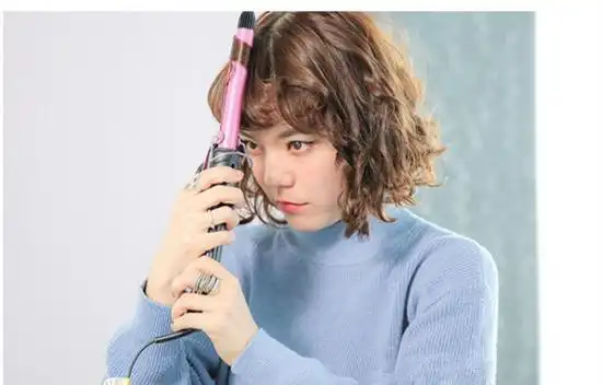 卷发棒怎么卷短发好看,怎么用卷发棒卷短头发,卷发棒如何卷短发 - 七