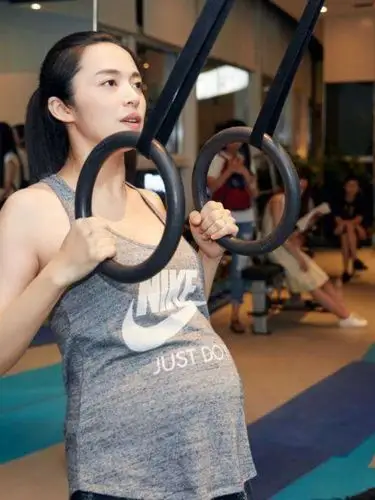 0407媒体透露唐艺昕于近_圈子-新氧美容整形