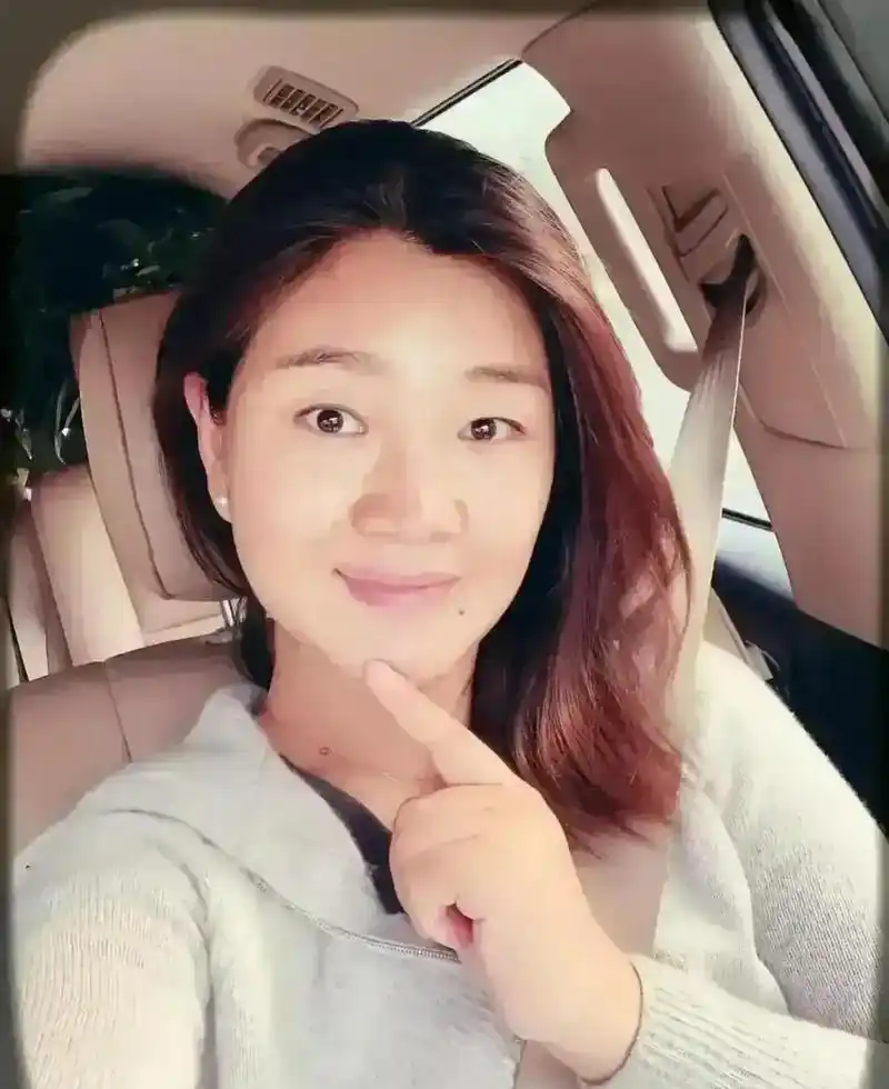 gif创作人# 歌手降央卓玛素颜出镜户外爬山!