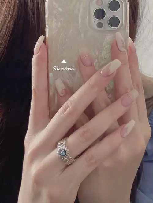 适合春日的干净温柔奶白色美甲