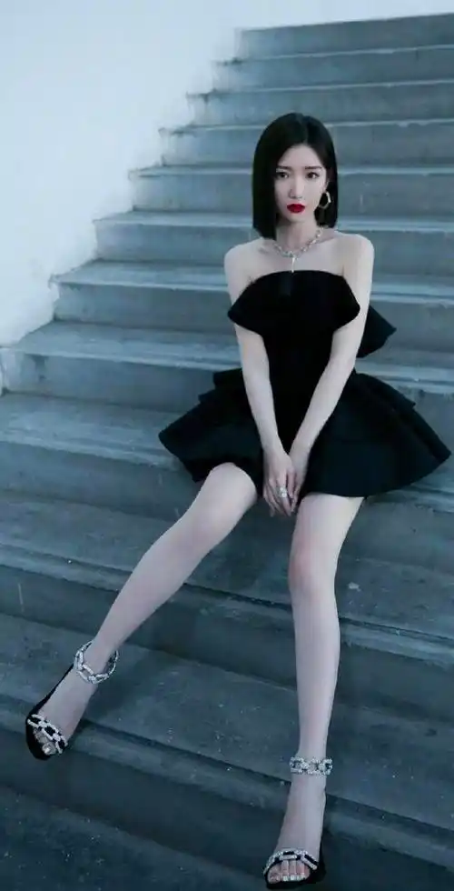 身材比例超好的腿精甜美美女毛晓彤写真