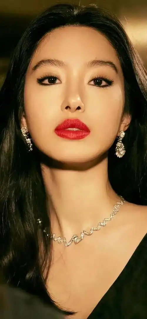 杨采钰壁纸刚知道少年英雄小哪吒是她唱的啊