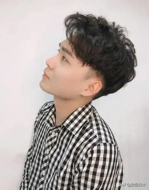 男士时尚短发发型图片推荐(今年流行帅气男士短发发型30款)(7)