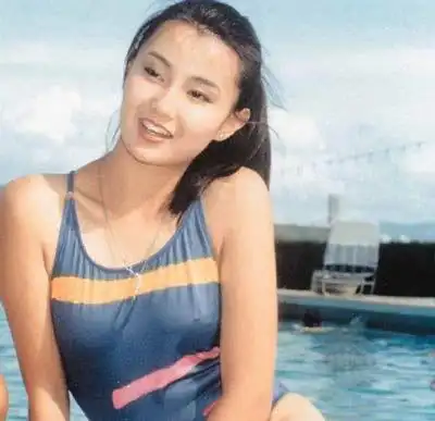 图巩俐胸围凸点图片曝光丰满身材惹众人惊叹