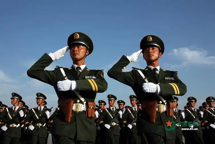 冬泳网-冬泳运动第一门户网站面容刚毅英姿挺拔:阅兵式上的中国士兵二