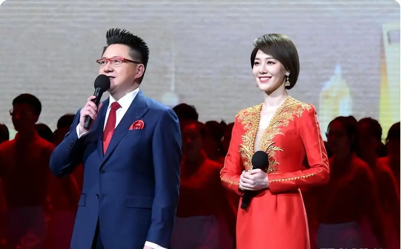 结婚:理性祝福,期待美好未来 王冠是备受瞩目的中国综艺节目主持人,以