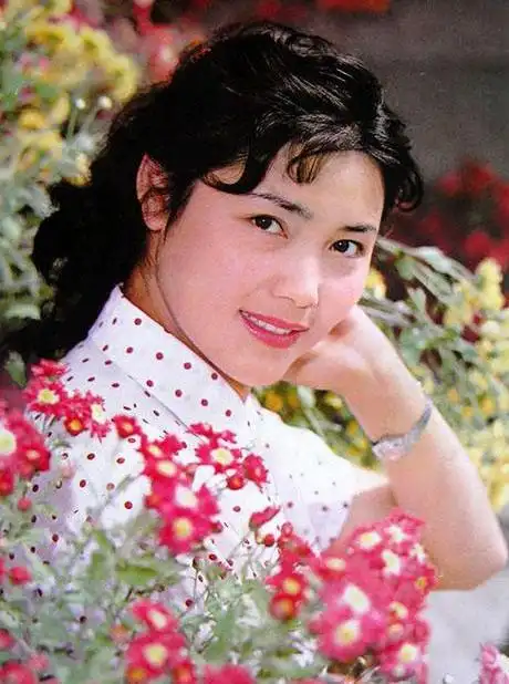 80年代内地十位绝色女星在那纯朴年代她们的回眸一笑百媚生