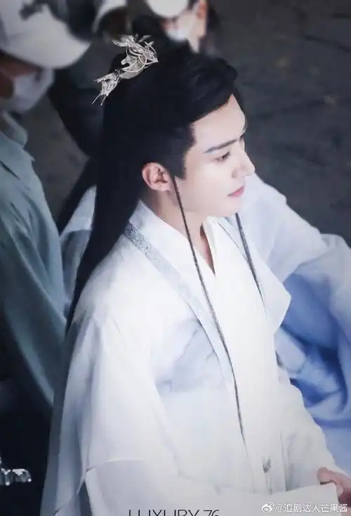 念无双#刘学义《念无双》白衣饭拍路透!仙气飘飘的古装美男