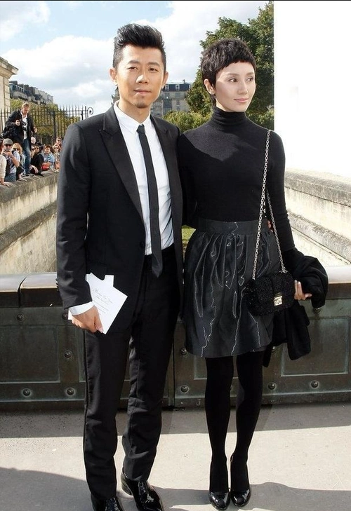 袁泉仗着高级脸就放飞剪寸头短发攻气十足老公也甘拜下风