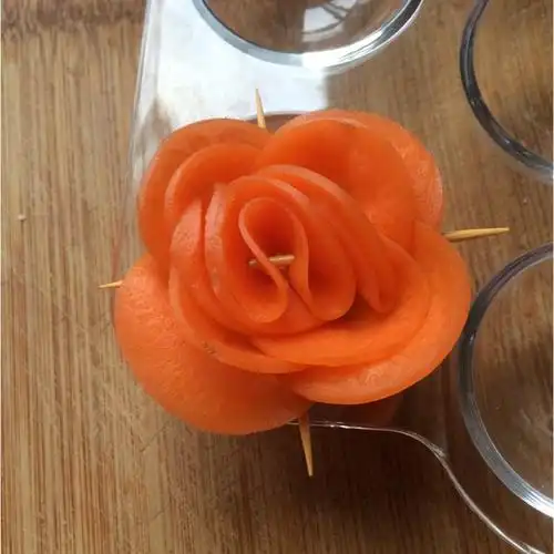 莉雅宝做的胡萝卜花