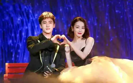 2021迪丽热巴承认恋情和热巴传过绯闻的男星
