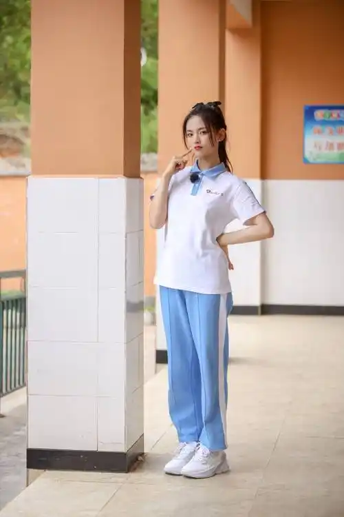 杨超越真是"少女脸"?