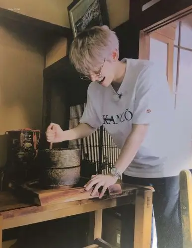 边伯贤自拍手册自扫图