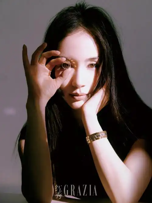 王子文红秀封面