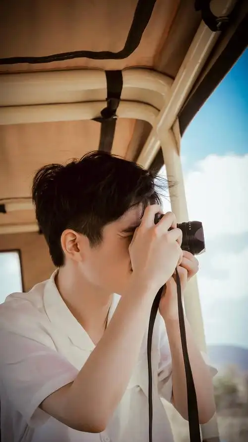 清晨第一波窒息!刘昊然这组图在线索命是真的了