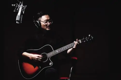 共饮长江水……"27日记者获悉,我省优秀青年歌手段兴华携手梅花奖获得