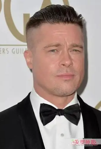 头大男生适合修剪何种款式发型 打造出青春风范的男生卷发造型