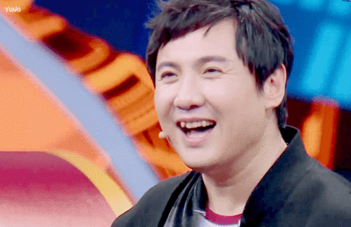 王牌收官:主持人介绍幕后工作人员时,沈腾一动作暴露真实人品!