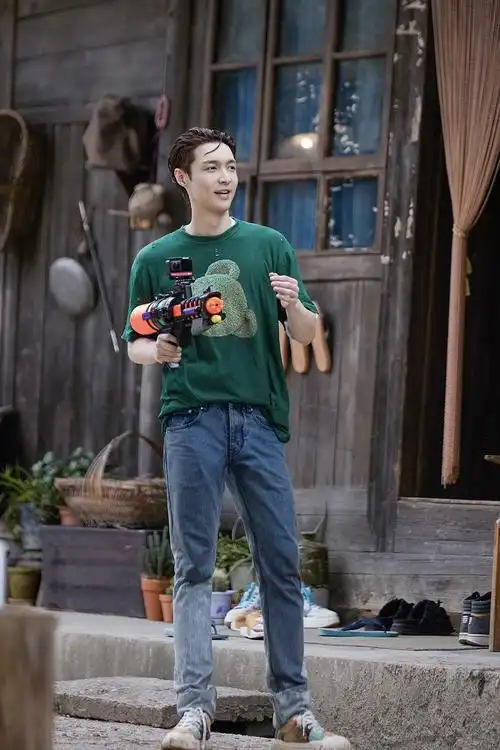 张艺兴为《向往的生活》创作歌曲《吹牛皮》