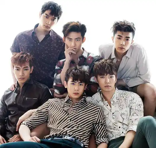 2pm尼坤当年小奶狗肌肉外表人气超高,33岁近况却变黝黑胡渣大叔_模样