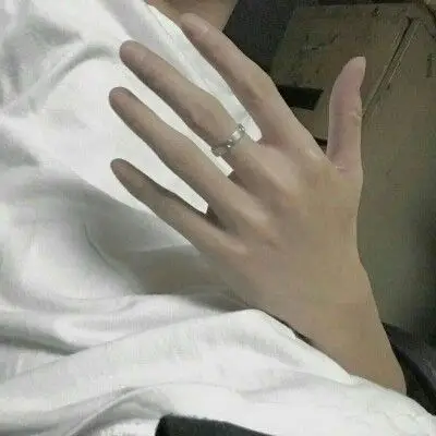 男人一只手的伤感头像