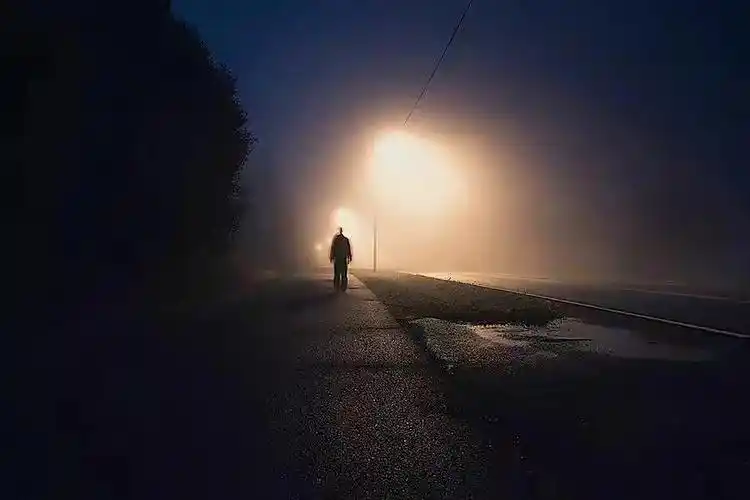 孤苦人生孤独图片孤独伤感图片2020最火的孤独图片孤身一人凄凉的图片