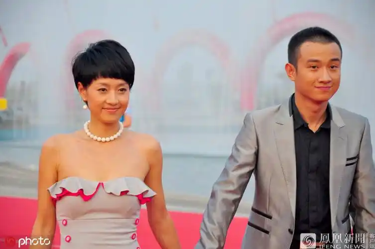 文章和马伊琍同框旧照