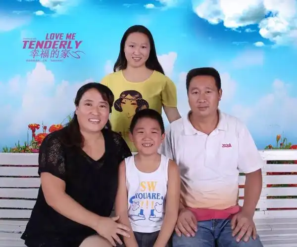 我是大姐,一家四口.女儿今年22岁了,儿子11岁.