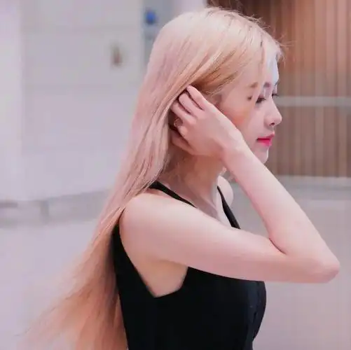 微信头像朴彩英ros07