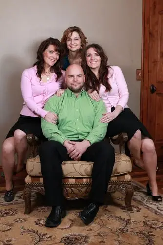 一夫多妻生活:美国三姐妹同嫁一夫生24个孩子