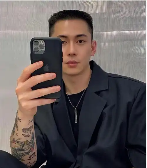 男士平头可以说是男发当中最精神的一种发型.