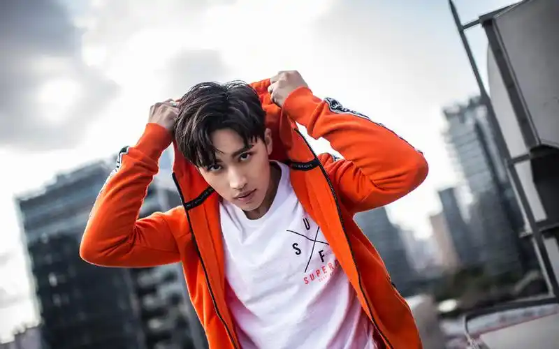 许魏洲帅气有型时尚写真图片桌面壁纸高清大图预览1920x1200_大陆明星