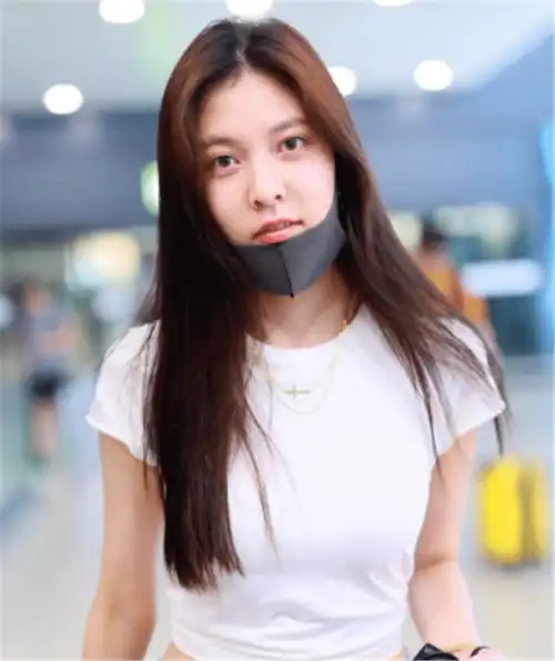 本以为宋妍霏是"照骗",当看到她的素颜照后,张一山眼光真好!