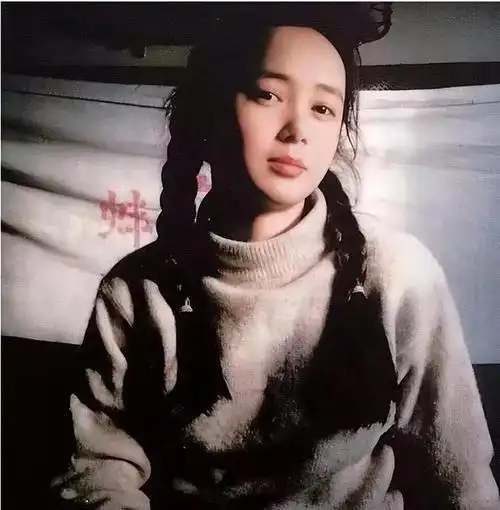 蒋雯丽年轻时也是一等一的大美人!真的杀疯了, 这不比lisa美?