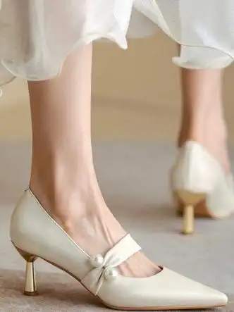 女鞋>女士单鞋>女士高跟鞋>歌百梦>歌百梦高跟鞋女3厘米洋气仙白色