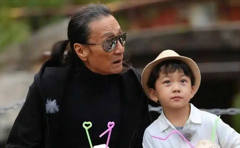 谢霆锋一家2大瓜:谢贤中风病危,三胎生父之谜被扒_张柏芝_儿子_孩子