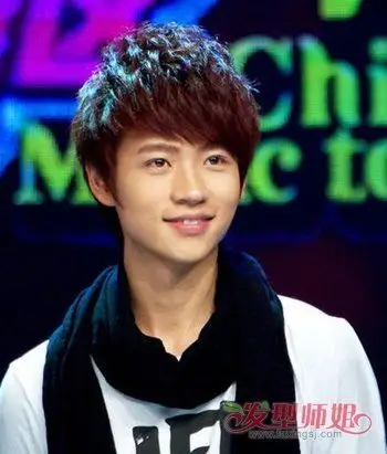 清秀男方脸头型扁适合什么发型 男生方脸适合的短发发型(3)