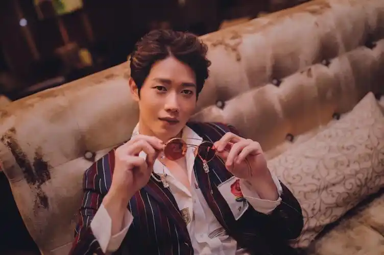 突然的200w粉让我措手不及出道六年,支撑我走到现