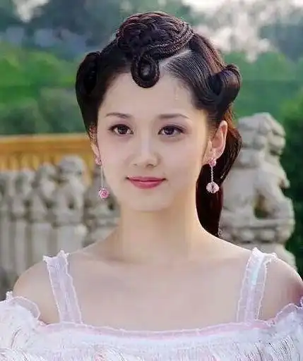 《刁蛮公主》除了张娜拉,"洪欣"扮演的师父很美很有气质!_网易订阅