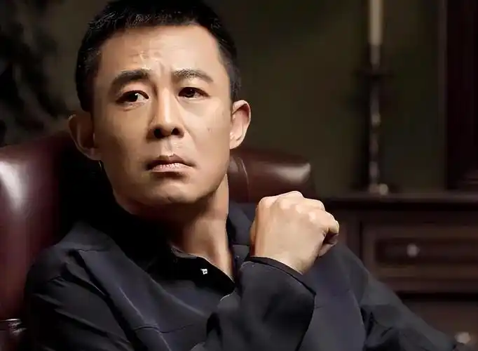 回顾演员侯勇,一婚娶70后,二婚娶80后,三婚50岁娶90后