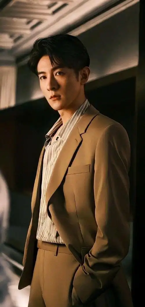 季肖冰西装穿搭很有斯文霸总的气质这样的总裁请多来几个