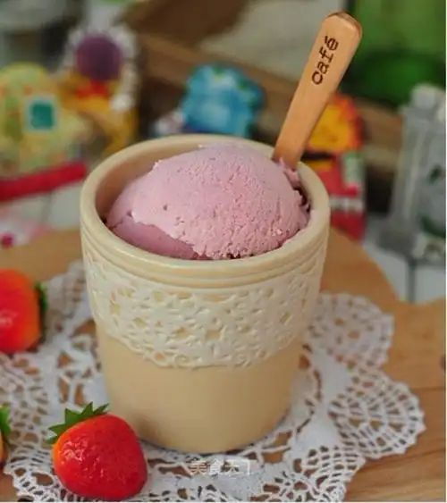 草莓酸奶冰激凌