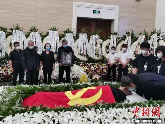 于蓝遗体告别仪式在北京举行